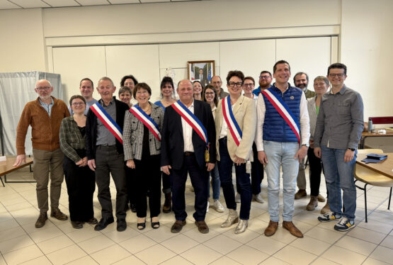 Dimanche 22 mars 2026 à 17h00, la commune de Bernay-Neuvy-en-Champagne a procédé à l’installation officielle de son nouveau conseil municipal, à l’occasion d’une séance empreinte de solennité organisée à la salle Pierre-Moreau. Réunis pour la première fois depuis les élections municipales du 15 mars, les 19 conseillers municipaux ont été officiellement installés dans leurs fonctions. [&hellip;]